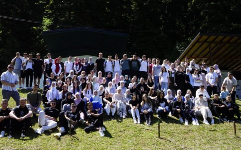 Na ajvatovačkoj livadi počeo Omladinski kamp