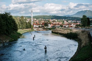 Donji Vakuf — sunčano uz umjerenu naoblaku