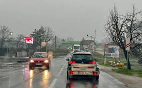 Mjestimično mokar i klizav kolovoz