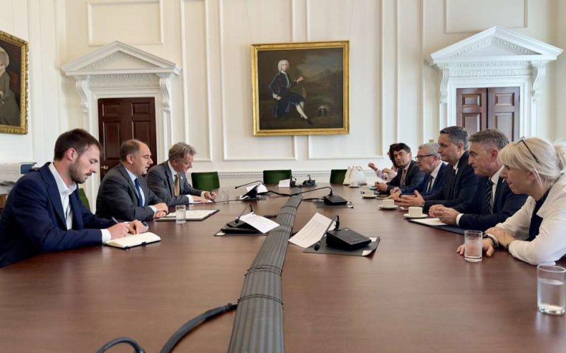 Komšić i Bećirović sa zamjenikom savjetnika britanskog premijera za nacionalnu sigurnost