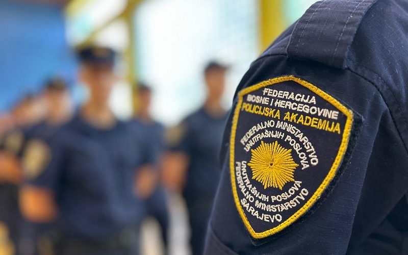 MUP SBK bogatiji za 99 policijskih službenika: Kadetima uručene diplome na Policijskoj akademiji FMUP-a
