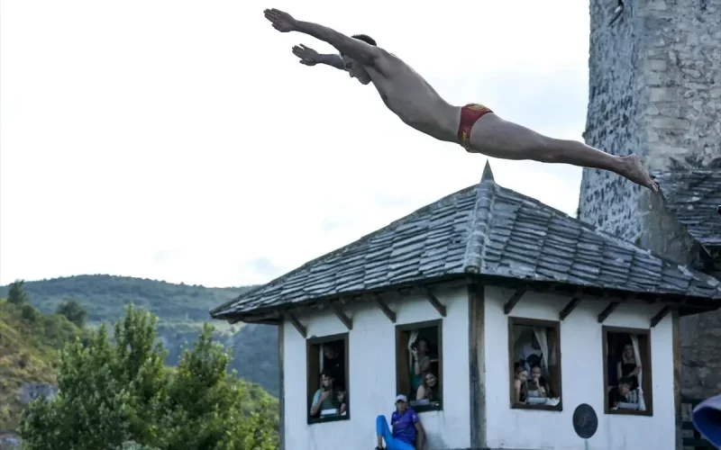 Završeni 459. skokovi sa Starog mosta u Mostaru: Pobjednici su Evald Krnić i Emel Tiro