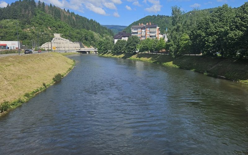 Sunčano uz malu do umjerenu oblačnost
