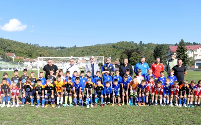 Svečano otvaranje turnira za najmlađe povodom Dana oslobođenja Donjeg Vakufa u organizaciji FK RADNIK