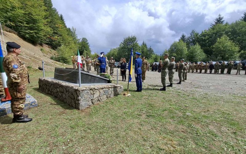 MUP SBK – “Predstavnici MUP-a SBK-KSB Travnik prisustovali obilježavanju stradanja 4 avijatičara na planini Zec”