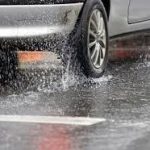 Mokar i klizav kolovoz u većem dijelu zemlje