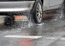 Mokar i klizav kolovoz u većem dijelu zemlje