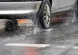 U većem dijelu zemlje vozi se po mokrom i klizavom kolovozu