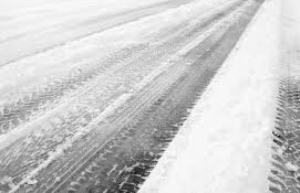 Ledena kiša i niske  temperature uzrokuju poledicu što dodatno otežava saobraćaj