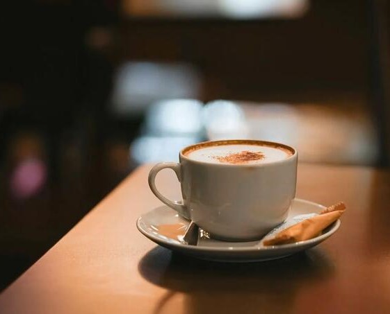 Kako svakodnevna konzumacija kafe utiče na naš krvni pritisak?