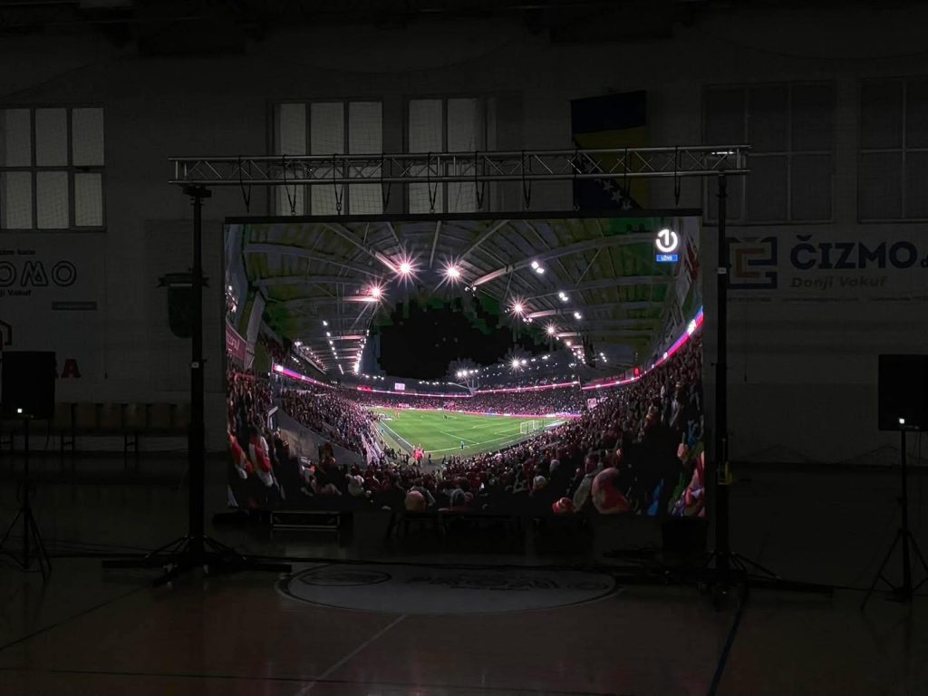 Donji Vakuf – zajedničko gledanje i navijanje u sportskoj dvorani