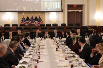 Donji Vakuf – 𝐔 𝐕𝐚š𝐢𝐧𝐠𝐭𝐨𝐧𝐮 𝐩𝐫𝐨𝐦𝐨𝐯𝐢𝐬𝐚𝐧𝐚 𝐒𝐚𝐫𝐚𝐣𝐞𝐯𝐬𝐤𝐚 𝐡𝐚𝐠𝐚𝐝𝐚, 𝐝𝐨𝐠𝐚đ𝐚𝐣 𝐨𝐤𝐮𝐩𝐢𝐨 𝐳𝐧𝐚č𝐚𝐣𝐧𝐞 𝐚𝐦𝐞𝐫𝐢č𝐤𝐞 𝐢 𝐛𝐡. 𝐳𝐯𝐚𝐧𝐢č𝐧𝐢𝐤𝐞