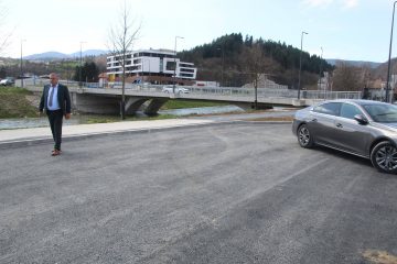 Donji Vakuf – asfaltiran parking ispred Duzića džamije