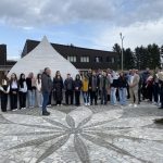 Donji Vakuf – P𝐨𝐯𝐨𝐝𝐨𝐦 𝟏𝟓. 𝐚𝐩𝐫𝐢𝐥𝐚 𝐃𝐚𝐧𝐚 𝐀𝐫𝐦𝐢𝐣𝐞 𝐑𝐞𝐩𝐮𝐛𝐥𝐢𝐤𝐞 𝐁𝐨𝐬𝐧𝐞 𝐢 𝐇𝐞𝐫𝐜𝐞𝐠𝐨𝐯𝐢𝐧𝐞, 𝐧𝐚 𝐂𝐞𝐧𝐭𝐫𝐚𝐥𝐧𝐨𝐦 š𝐞𝐡𝐢𝐝𝐬𝐤𝐨𝐦 𝐬𝐩𝐨𝐦𝐞𝐧 𝐨𝐛𝐢𝐥𝐣𝐞ž𝐣𝐮  𝐣𝐞 𝐩𝐨𝐥𝐨ž𝐞𝐧𝐨 𝐜𝐯𝐢𝐣𝐞ć𝐞 𝐢 𝐩𝐫𝐨𝐮č𝐞𝐧𝐚 𝐣𝐞 𝐅𝐚𝐭𝐢𝐡𝐚 𝐮 č𝐚𝐬𝐭 𝐩𝐨𝐠𝐢𝐧𝐮𝐥𝐢𝐦 𝐛𝐨𝐫𝐜𝐢𝐦𝐚.