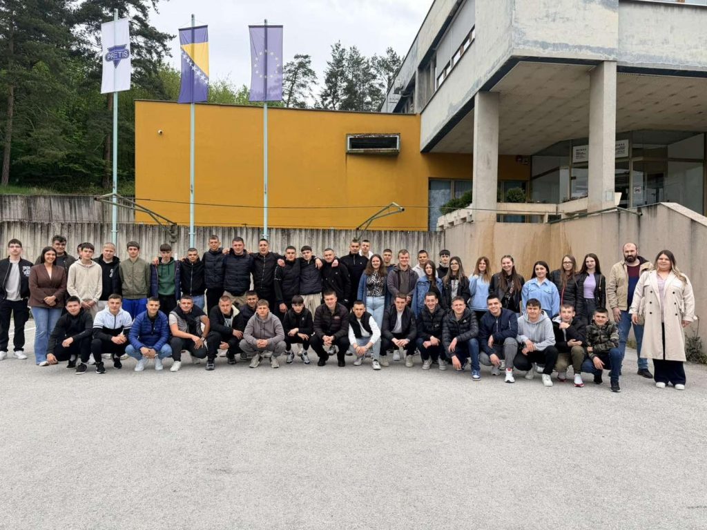 Donji Vakuf – 𝐒𝐓𝐑𝐔Č𝐍𝐀 𝐏𝐎𝐒𝐉𝐄𝐓𝐀 𝐆𝐈𝐆𝐀𝐍𝐓𝐔 𝐍𝐀𝐌𝐉𝐄𝐍𝐒𝐊𝐄 𝐈𝐍𝐃𝐔𝐒𝐓𝐑𝐈𝐉𝐄: 𝐔Č𝐄𝐍𝐈𝐂𝐈 𝐌𝐒Š 𝐃𝐎𝐍𝐉𝐈 𝐕𝐀𝐊𝐔𝐅 𝐔 𝐏𝐎𝐒𝐉𝐄𝐓𝐈 𝐊𝐎𝐌𝐏𝐀𝐍𝐈𝐉𝐈 „𝐏𝐑𝐄𝐓𝐈𝐒“