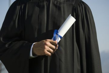 Donji Vakuf – Šokantna svjedočenja o stjecanju sumnjivih diploma u BiH: “Indexi studenata donošeni su u kutijama za banane”