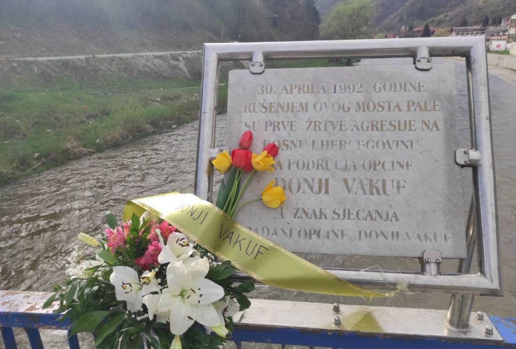 Donji Vakuf – 𝐃𝐚𝐧 𝐬𝐣𝐞ć𝐚𝐧𝐣𝐚 𝐧𝐚 𝐩𝐫𝐯𝐞 𝐢 𝐨𝐬𝐭𝐚𝐥𝐞 𝐜𝐢𝐯𝐢𝐥𝐧𝐞 ž𝐫𝐭𝐯𝐞 𝐫𝐚𝐭𝐚 𝐮 𝐃𝐨𝐧𝐣𝐞𝐦 𝐕𝐚𝐤𝐮𝐟𝐮