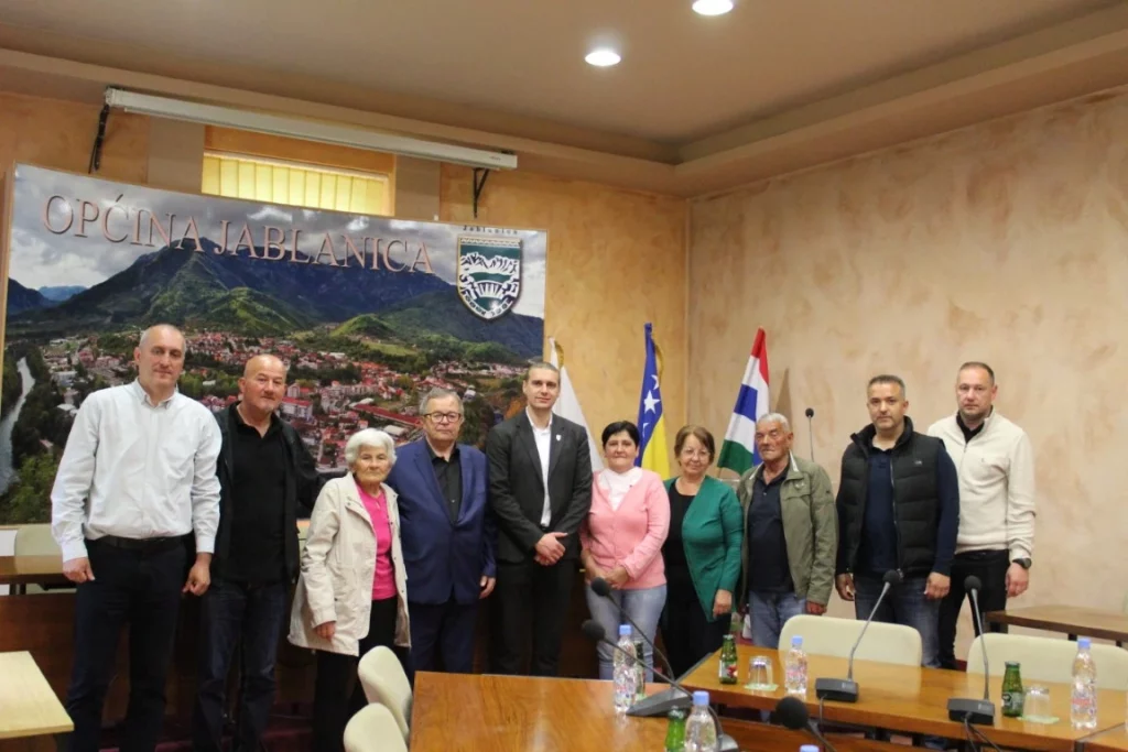 Donji Vakuf – Potpisana tri sporazuma o donaciji za sanaciju kuća u Jablanici