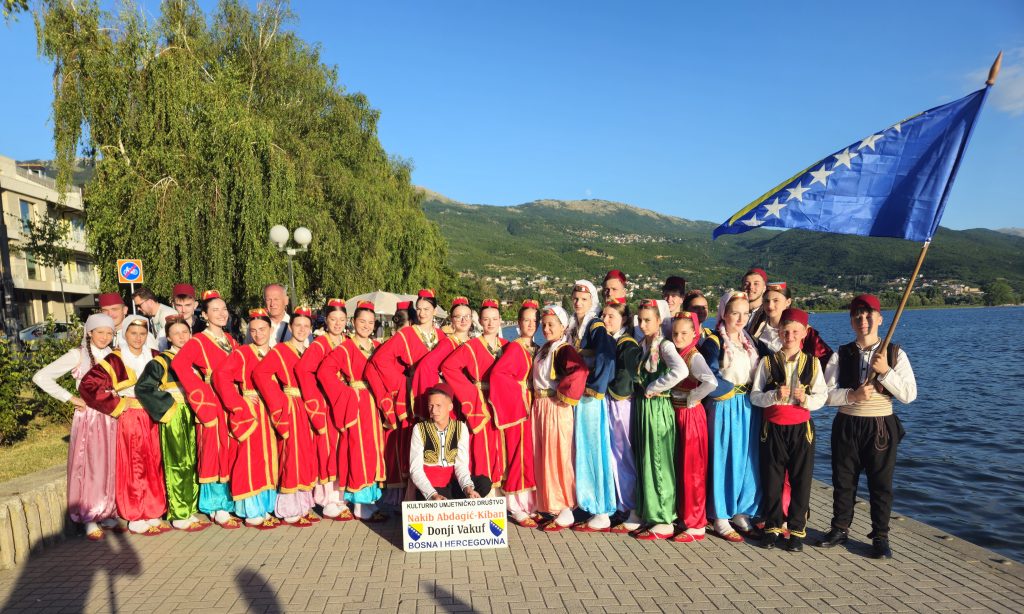 Donji Vakuf – Nastup KUD-a “Nakib Abdagić-Kiban” iz Donjeg Vakufa na 15.Međunarodnom festivalu folklora OHRIDSKI BISER 2026 (VIDEO)