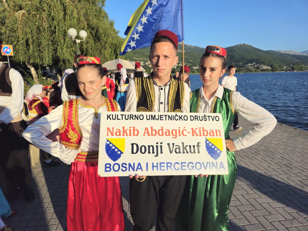 Donji Vakuf – Nastup KUD-a “Nakib Abdagić-Kiban” iz Donjeg Vakufa na 15.Mežunarodnom festivalu folklora OHRIDSKI BISER 2026 (VIDEO)