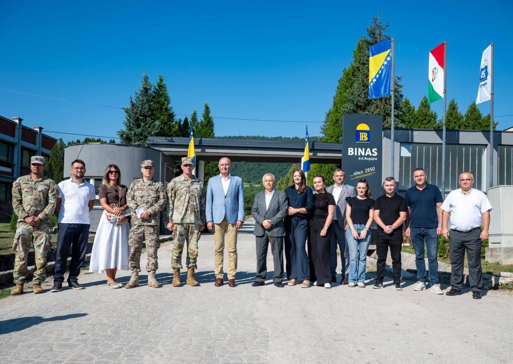 Donji Vakuf – Komandant NATO Štaba u BiH sa ministrom odbrane BiH u posjeti namjenskoj industriji
