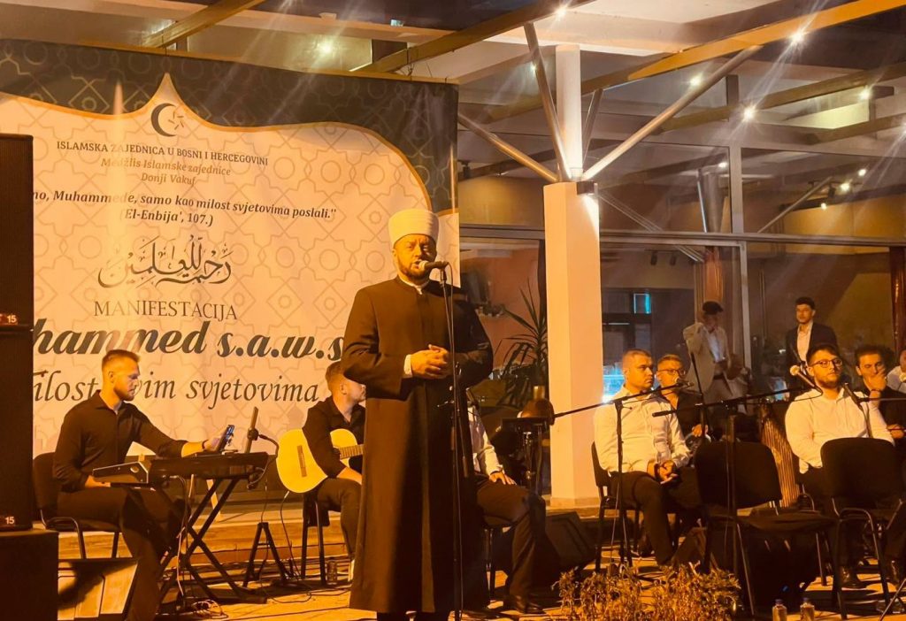Donji Vakuf -Sinoć je u centru Donjeg Vakufa održana  manifestacija “Muhammed s.a.w.s. milost svim svjetovima”