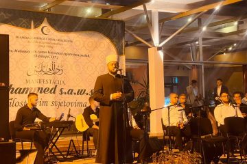 Donji Vakuf -Sinoć je u centru Donjeg Vakufa održana  manifestacija “Muhammed s.a.w.s. milost svim svjetovima”