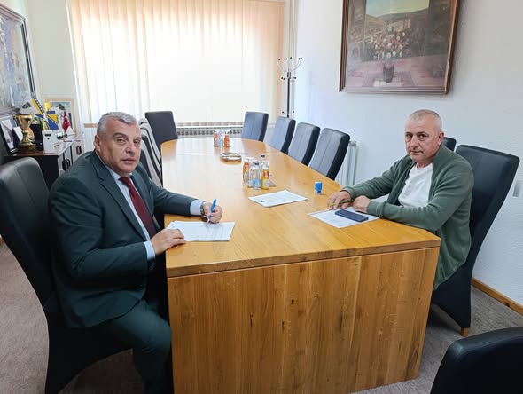 Donji VAKUF – KORAK BLIŽE NOVOM GRADSKOM TRGU: POTPISANI UGOVORI ZA NABAVKU JABLANIČKOG GRANITA I NASTAVAK UREĐENJA CENTRA DONJEG VAKUFA