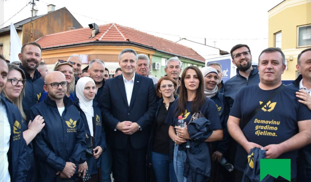 U Bugojnu je organizovana šetnja u znak podrške dr. Denisu Bećiroviću